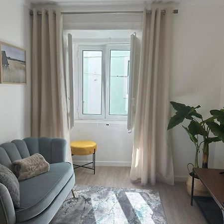 Stylish Renovated Apartment In Chiado Lisboa 外观 照片