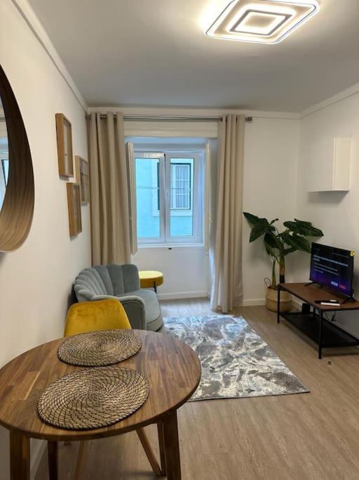 Stylish Renovated Apartment In Chiado Lisboa 外观 照片