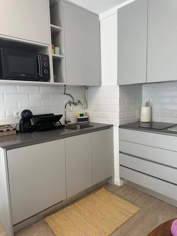 Stylish Renovated Apartment In Chiado Lisboa 外观 照片