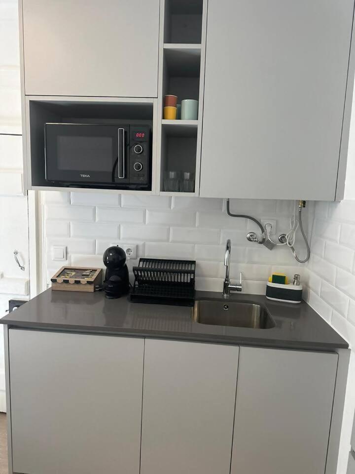 Stylish Renovated Apartment In Chiado Lisboa 外观 照片