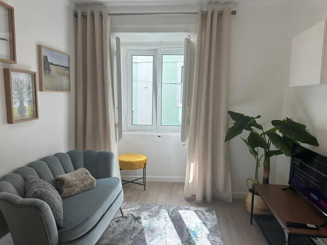 Stylish Renovated Apartment In Chiado Lisboa 外观 照片