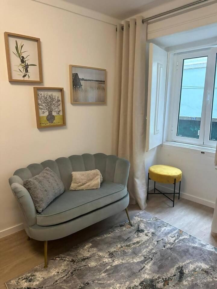 Stylish Renovated Apartment In Chiado Lisboa 外观 照片